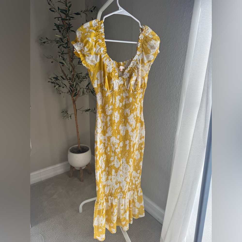 Luxxel Yellow and White Floral Midi Dress